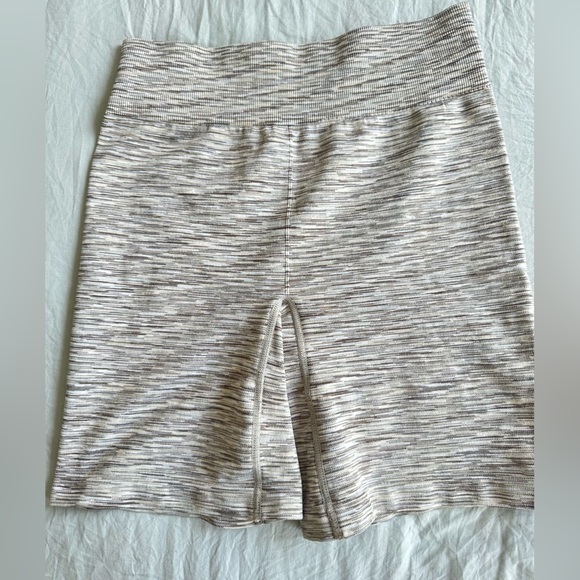 Aerie Set of Chill-Play-Move Biker shorts - Picture 4 of 6